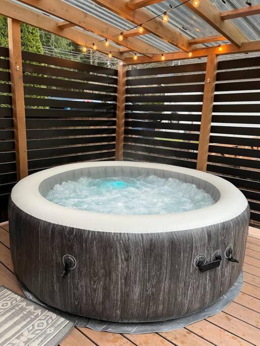 Modern Studio With Soft Tub And Mountain Views - Ratcliffe Guest Suite ダンカン エクステリア 写真